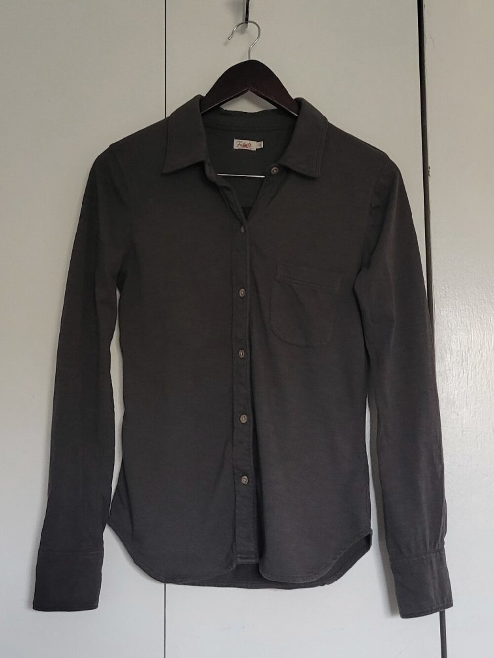 Faherty - Organic Cotton Sunwashed Knit Shirt in Washed Black, Button-up, Small